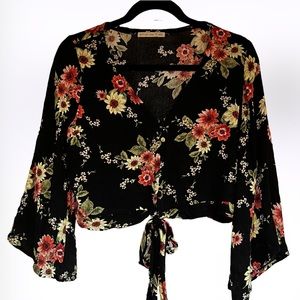 NWT Active USA medium black, flowers cropped tie front 3/4 loose flared sleeves
